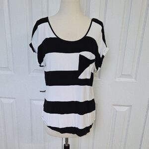 CABLE & GAUGE BLACK & WHITE STRIPED TOP POCKET BUTTONS IN THE BACK ROLLED CUFF S